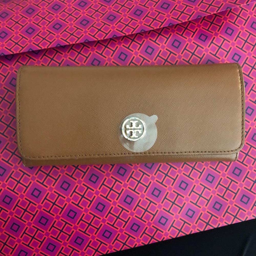 Tory Burch tan wallet. Used but great condition